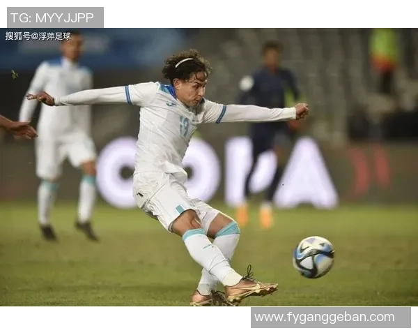 力哥与足球明星们的精彩合影瞬间展现了友谊与激情的完美结合 力哥与足球明星们的精彩合影瞬间展现了友谊与激情的完美结合